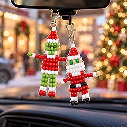 Beaded Santa Claus Christmas tree ornament made with pony beads. Free pony bead Santa pattern with illustrated instructions for making Christmas ornaments and decorations.